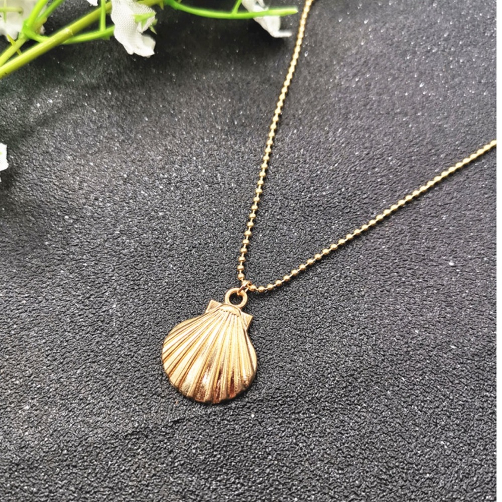 ✨ Gold Layered Seashell Necklaces - Picture 5 of 6